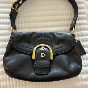 Vintage authentic coach shoulder bag.